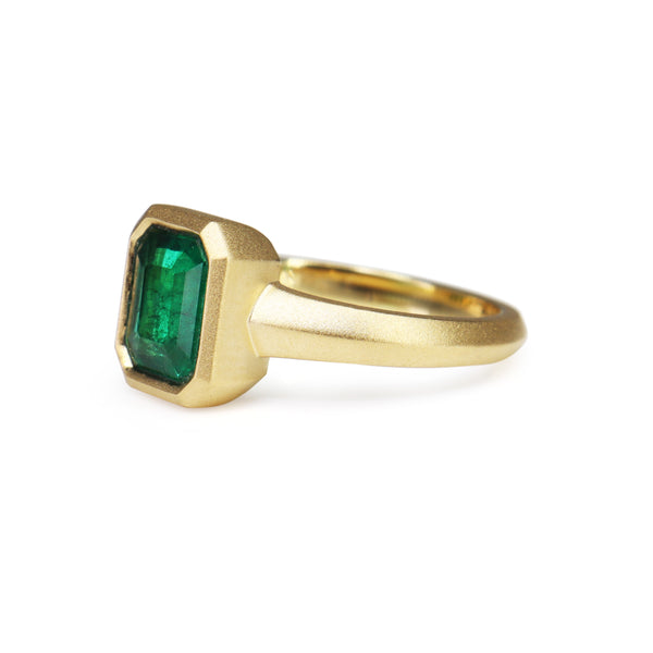 18ct Yellow Gold Bezel Emerald Solitaire Ring With Matte Finish