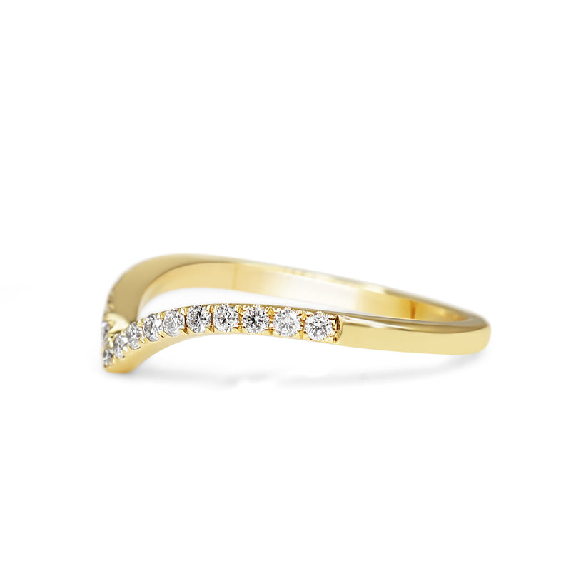 18ct Yellow Gold Diamond 'V' Shaped Band Rind