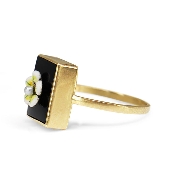 14ct Yellow Gold Vintage Onyx, Enamel and Seed Pearl Flower Ring