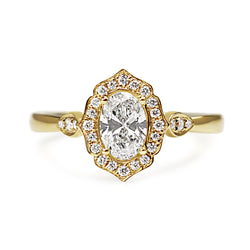 18ct Yellow Gold Vintage Style Oval Halo Ring