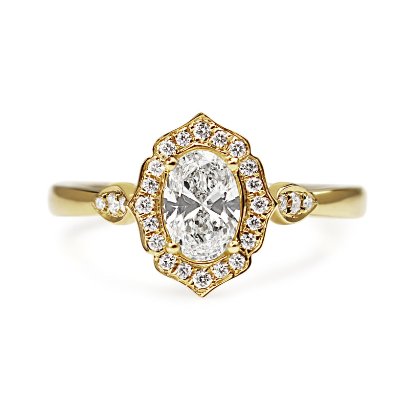 18ct Yellow Gold Vintage Style Oval Halo Ring