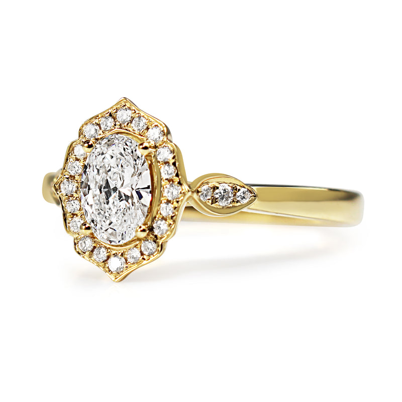 18ct Yellow Gold Vintage Style Oval Halo Ring