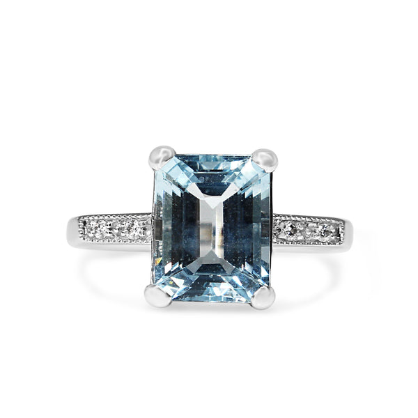 18ct White Gold Aquamarine and Diamond Ring