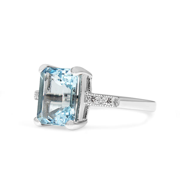 18ct White Gold Aquamarine and Diamond Ring