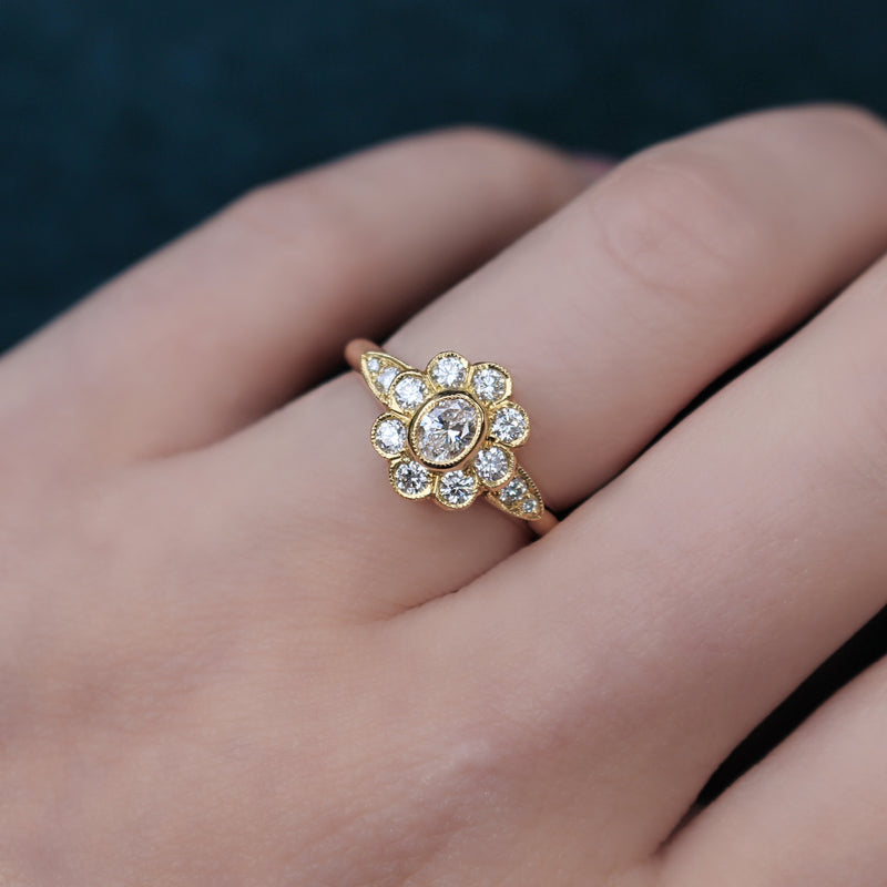 18ct Yellow Gold Antique Style Diamond Daisy Cluster Ring