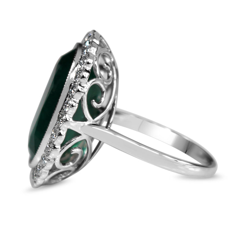 18ct White Gold Emerald and Diamond Daisy Style Ring