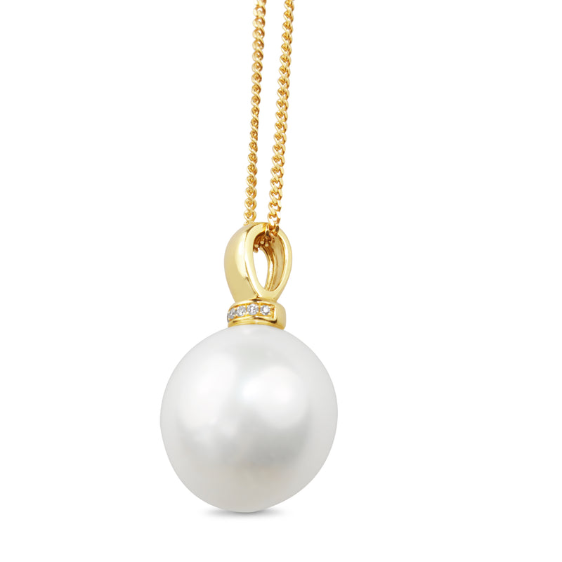 18ct Yellow Gold 16.5mm South Sea Pearl and Diamond Pendant