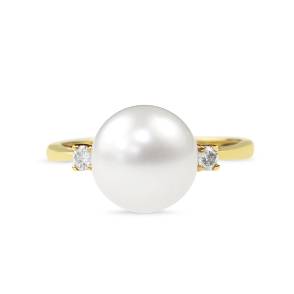 18ct Yellow Gold Cultured Pearl and Diamond 3 Stone Ring