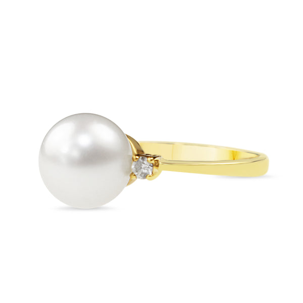18ct Yellow Gold Cultured Pearl and Diamond 3 Stone Ring