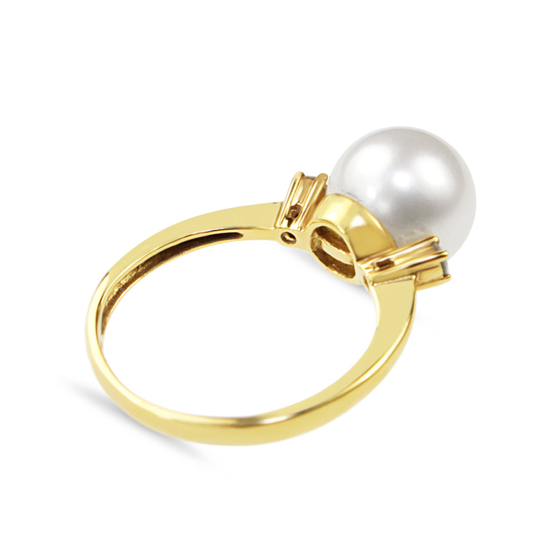 18ct Yellow Gold Cultured Pearl and Diamond 3 Stone Ring