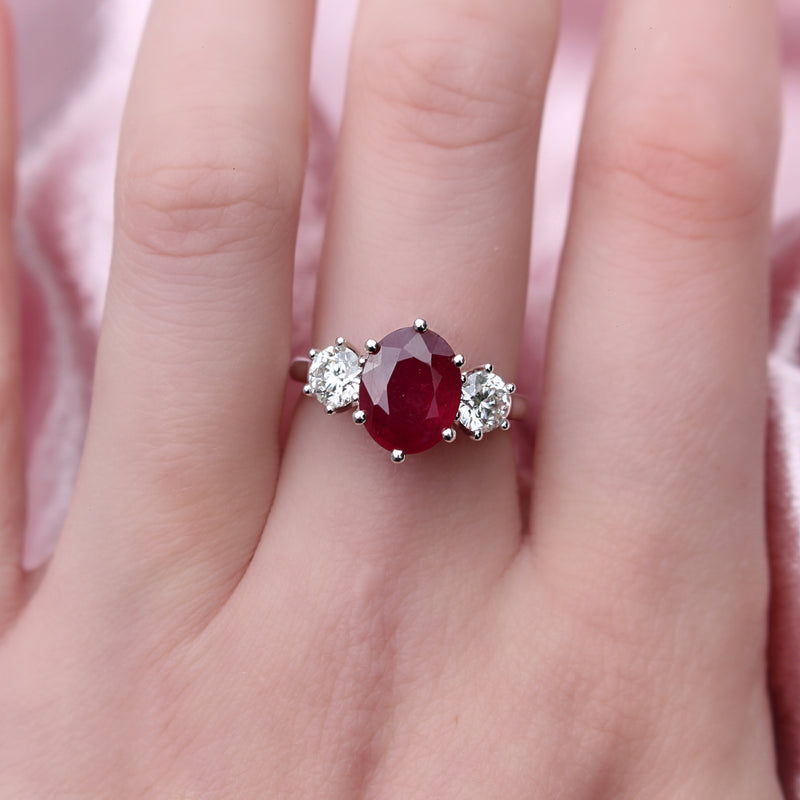 18ct White Gold Ruby and Diamond 3 Stone Diamond Ring