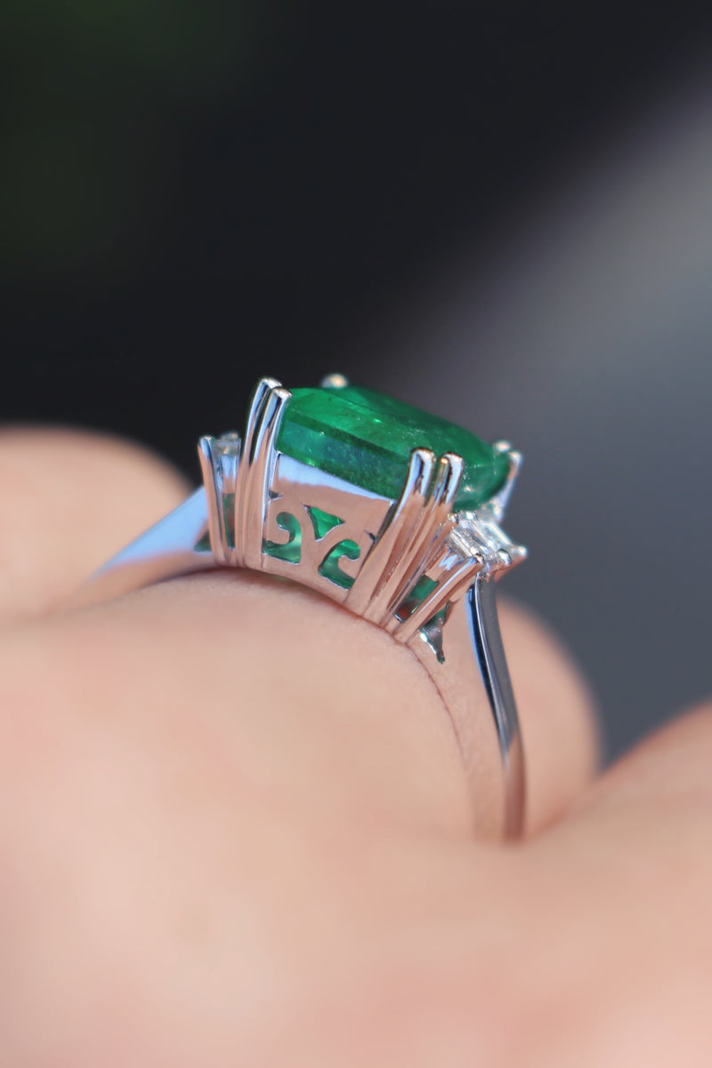 18ct White Gold Emerald and Diamond Ring