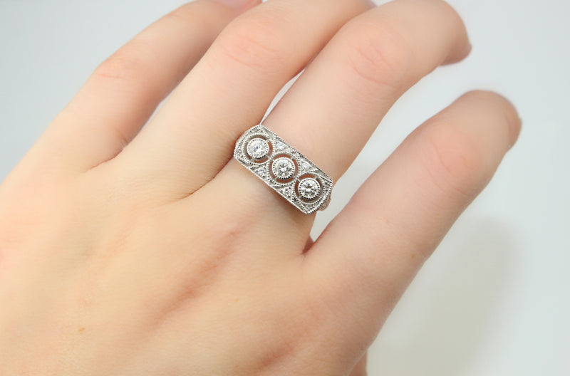 18ct White Gold Art Deco Style Ring