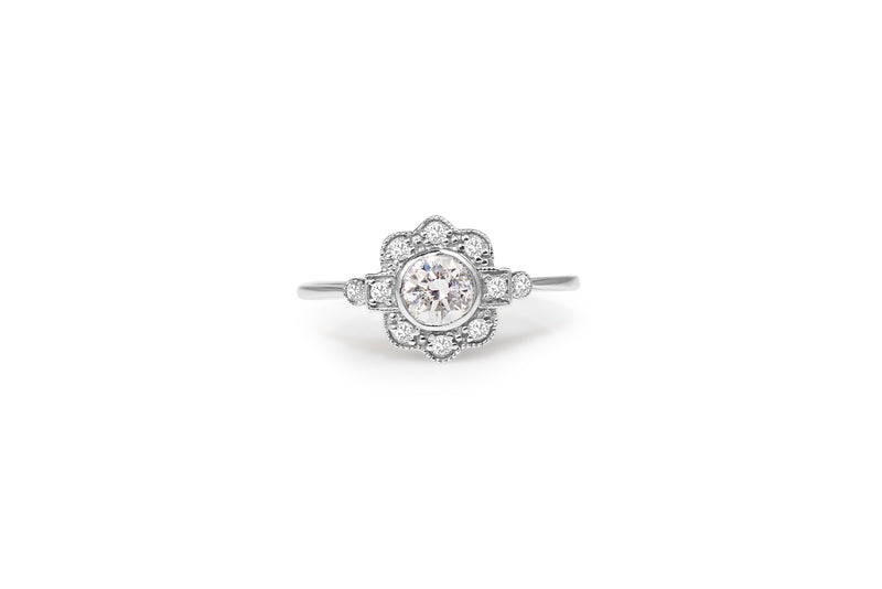 18ct White Gold Diamond Daisy Ring