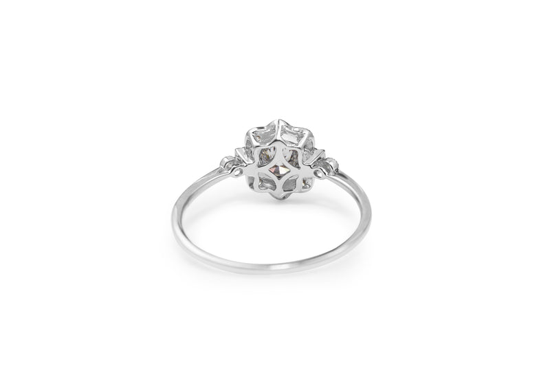 18ct White Gold Diamond Daisy Ring