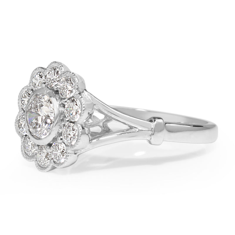 18ct White Gold Diamond Daisy Ring