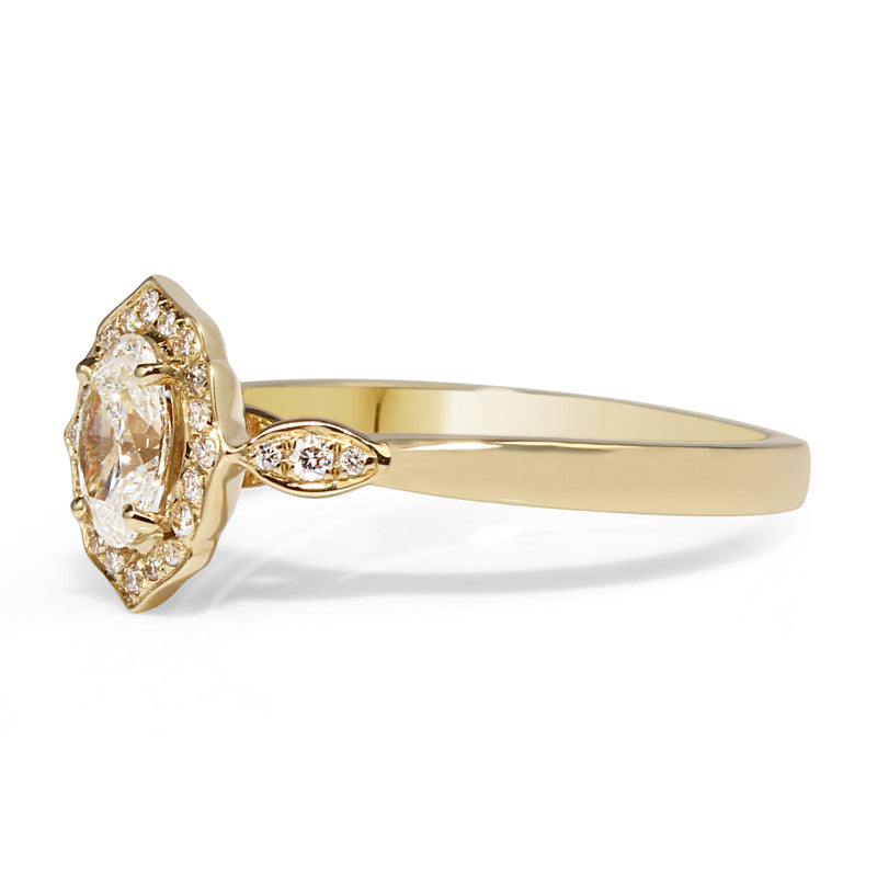 18ct Yellow Gold Vintage Style Oval Halo Ring