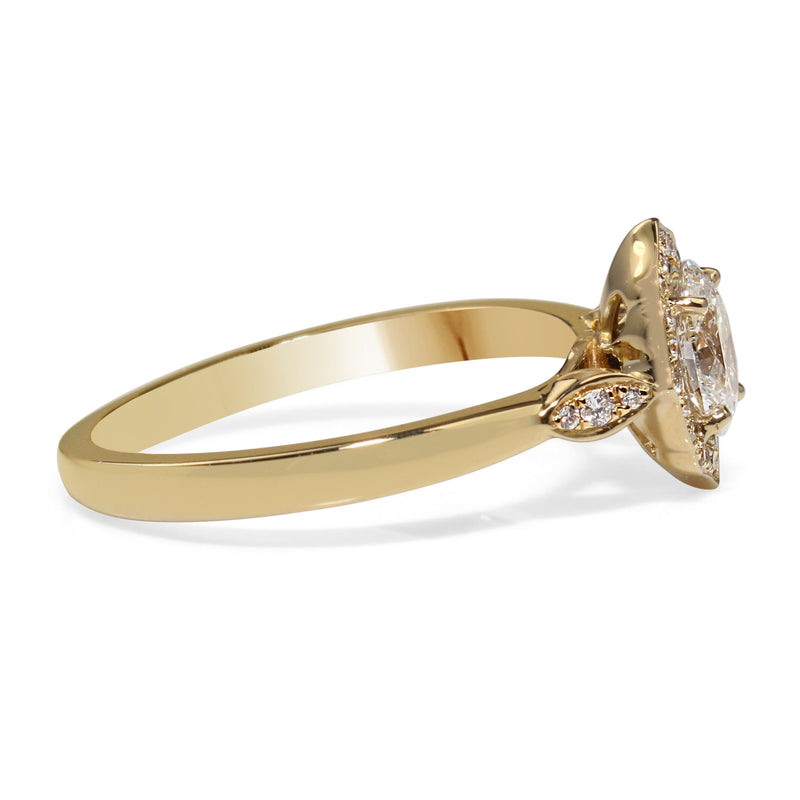 18ct Yellow Gold Vintage Style Oval Halo Ring