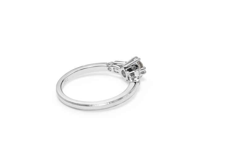 18ct White Gold Vintage Style Diamond Solitaire