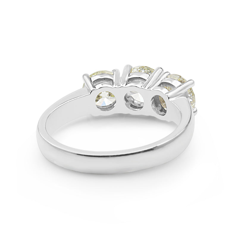18ct White Gold 3 Stone Cape Diamond Ring