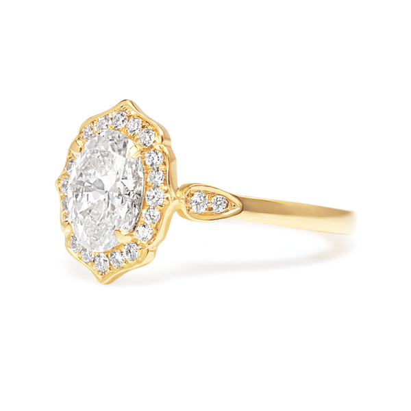 18ct Yellow Gold Oval Vintage Style Halo Ring