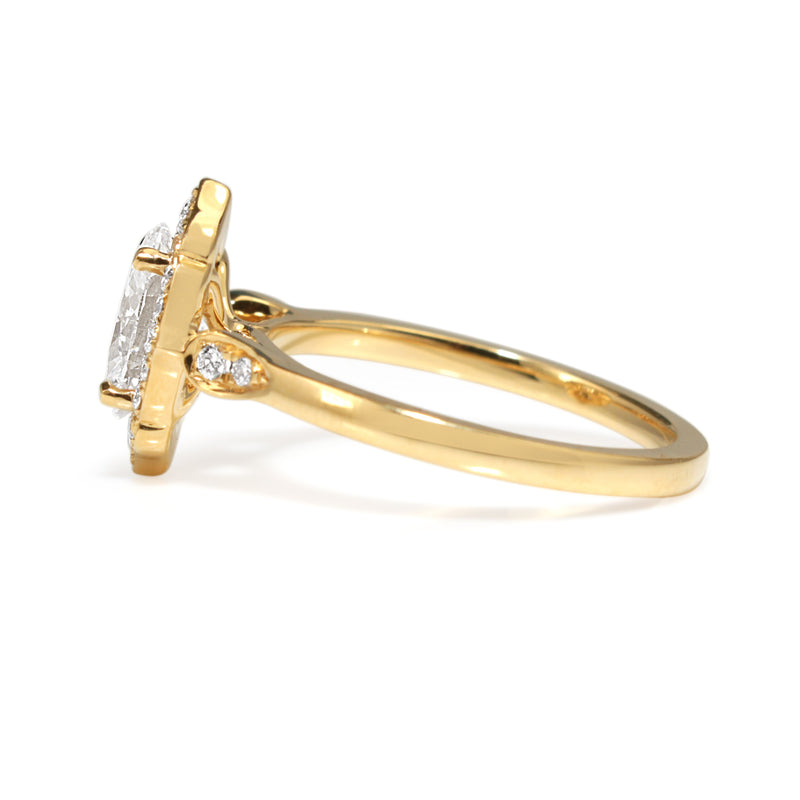 18ct Yellow Gold Oval Vintage Style Halo Ring