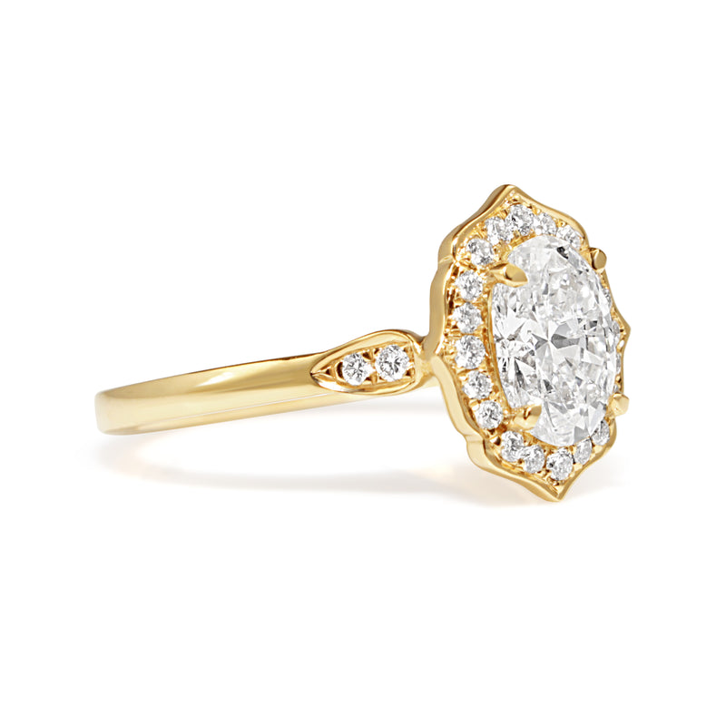 18ct Yellow Gold Oval Vintage Style Halo Ring