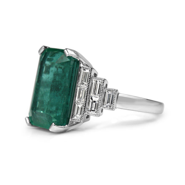 18ct White Gold Emerald and Diamond Art Deco Style Diamond Ring