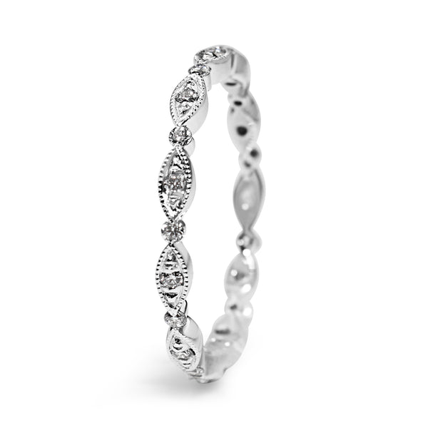 18ct White Gold Vintage Style All Round Diamond Band