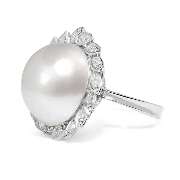 18ct White Gold Vintage Mabé Pearl and Diamond Ring