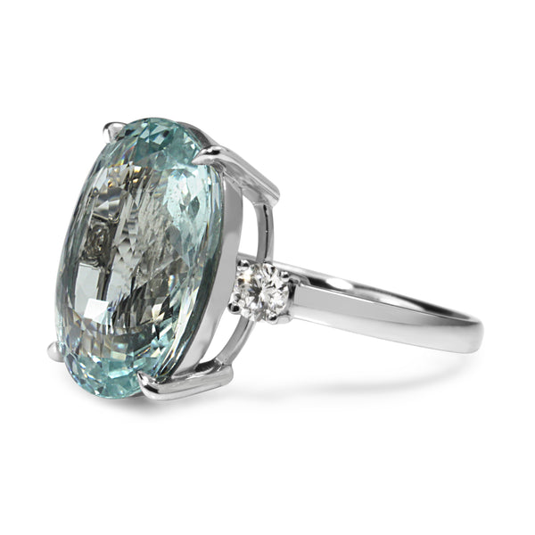 18ct White Gold Aquamarine and Diamond 3 Stone Diamond Ring