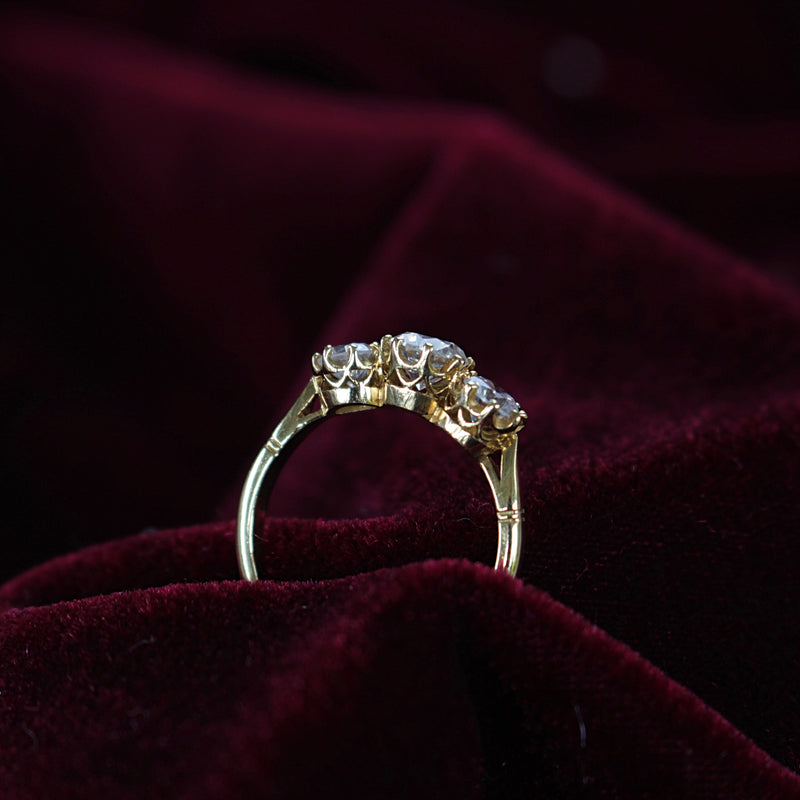 18ct Yellow Gold Antique Style 3 Stone Diamond Ring