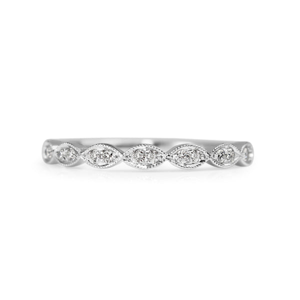 18ct White Gold Vintage Style Diamond Band