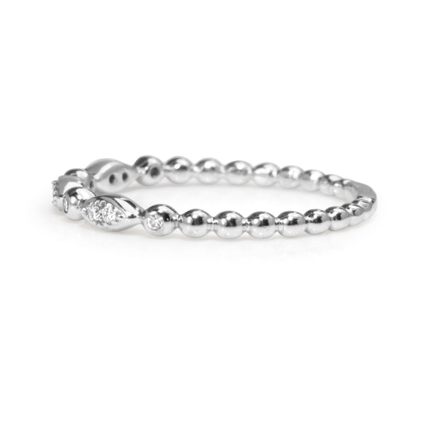 9ct White Gold Vintage Style Diamond Band