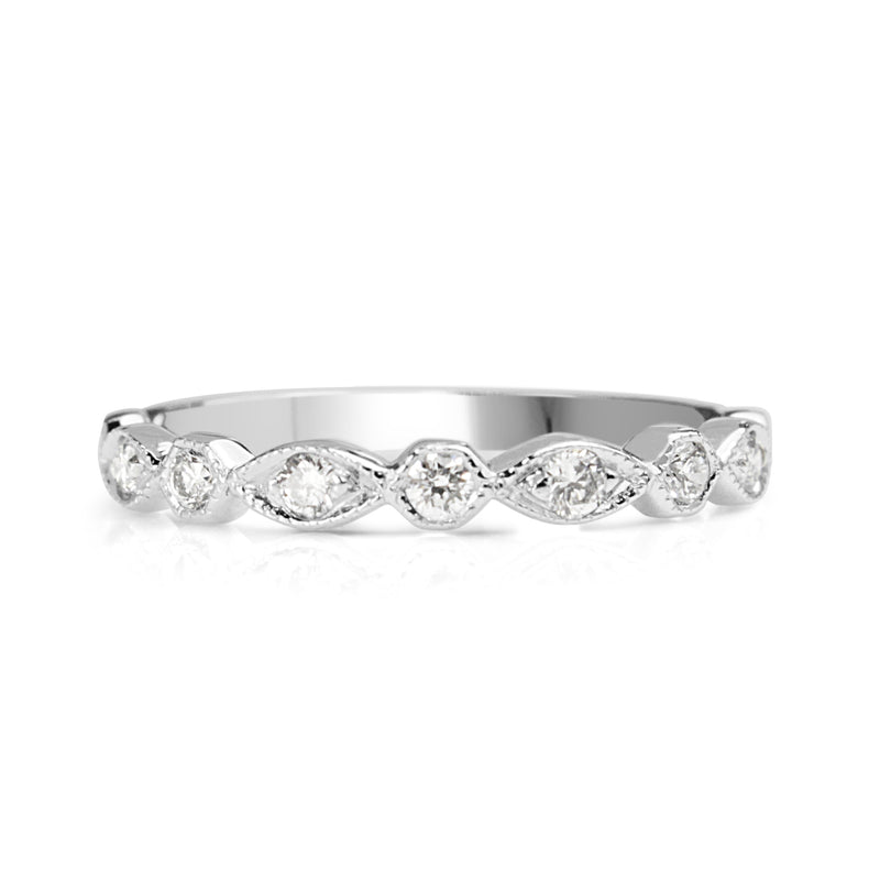 9ct White Gold Vintage Style Diamond Band