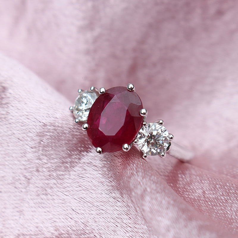 18ct White Gold Ruby and Diamond 3 Stone Diamond Ring