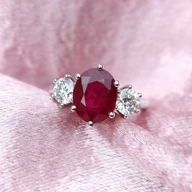 18ct White Gold Ruby and Diamond 3 Stone Diamond Ring