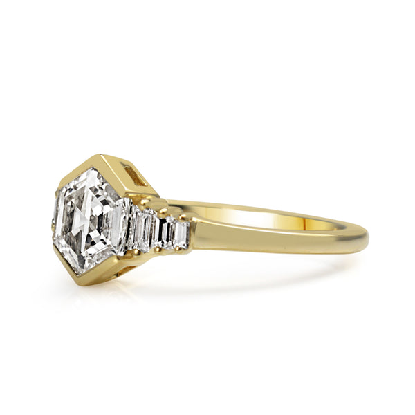 18ct Yellow Gold Hexagonal Step / Portrait Cut Diamond Ring