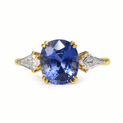 18ct Yellow Gold Cornflower Blue Sapphire and Kite Diamond 3 Stone Ring