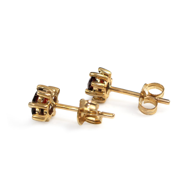 9ct Yellow Gold Garnet Stud Earrings