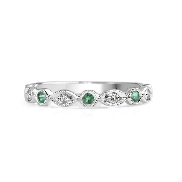 9ct White Gold Emerald and Diamond Vintage Style Ring