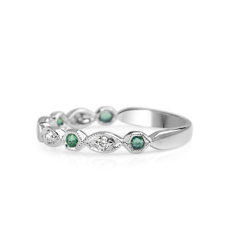 9ct White Gold Emerald and Diamond Vintage Style Ring