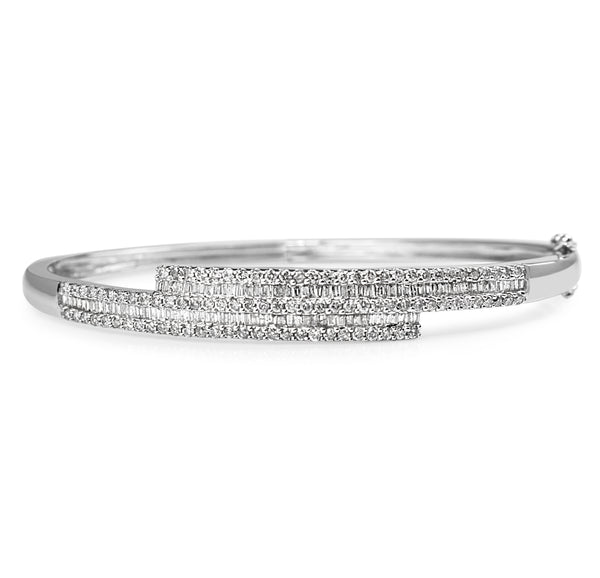 18ct White Gold Baguette and Round Diamond Bangle