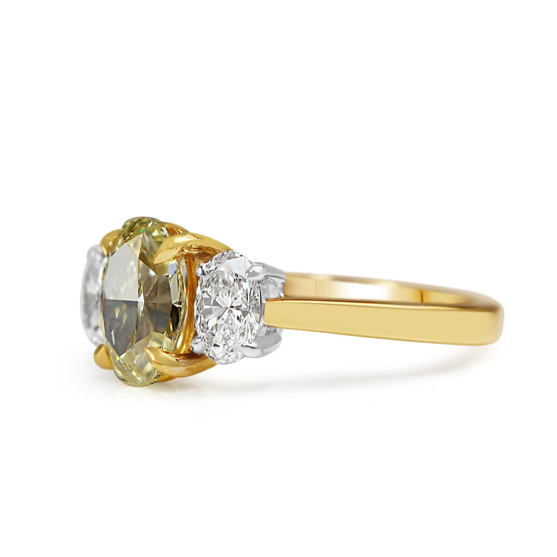 18ct Yellow and White Gold Yellow and White Oval Diamond Ring