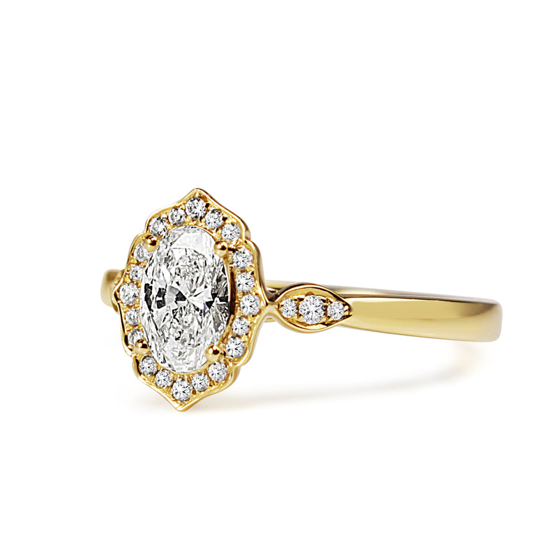 18ct Yellow Gold Vintage Style Oval Halo Ring