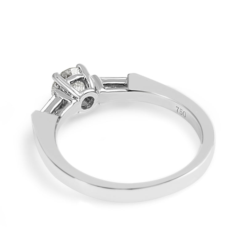 18ct White Gold Diamond Ring with Baguette Diamonds