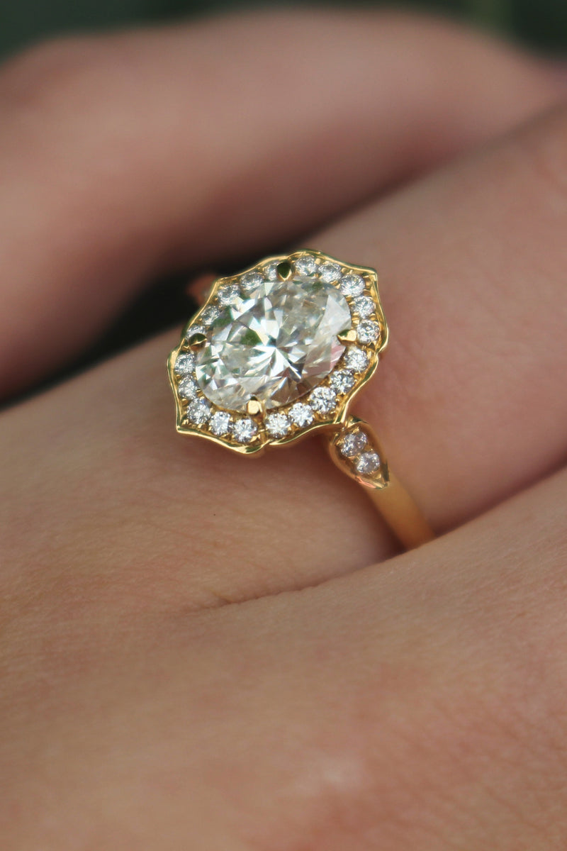 18ct Yellow Gold Oval Vintage Style Halo Ring